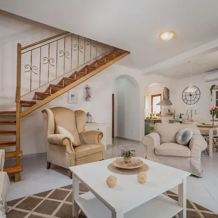 Chiara Holiday home *